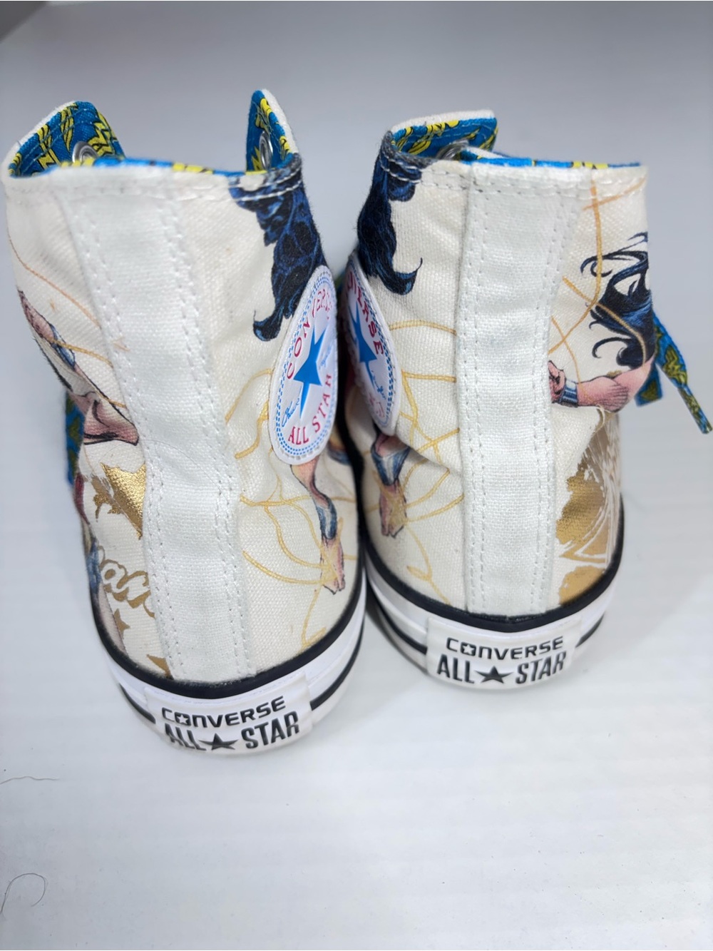 Wonder Woman High-Top Converse Sneakers Women’s 9 Men’s 7 Like New - Picture 3 of 11